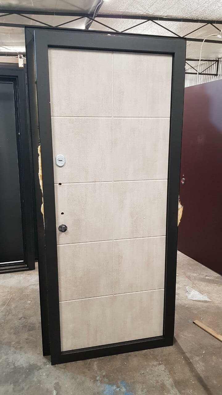 Лофт Волдор Медиум, светлый бетон внутри, металлическая дверь купить