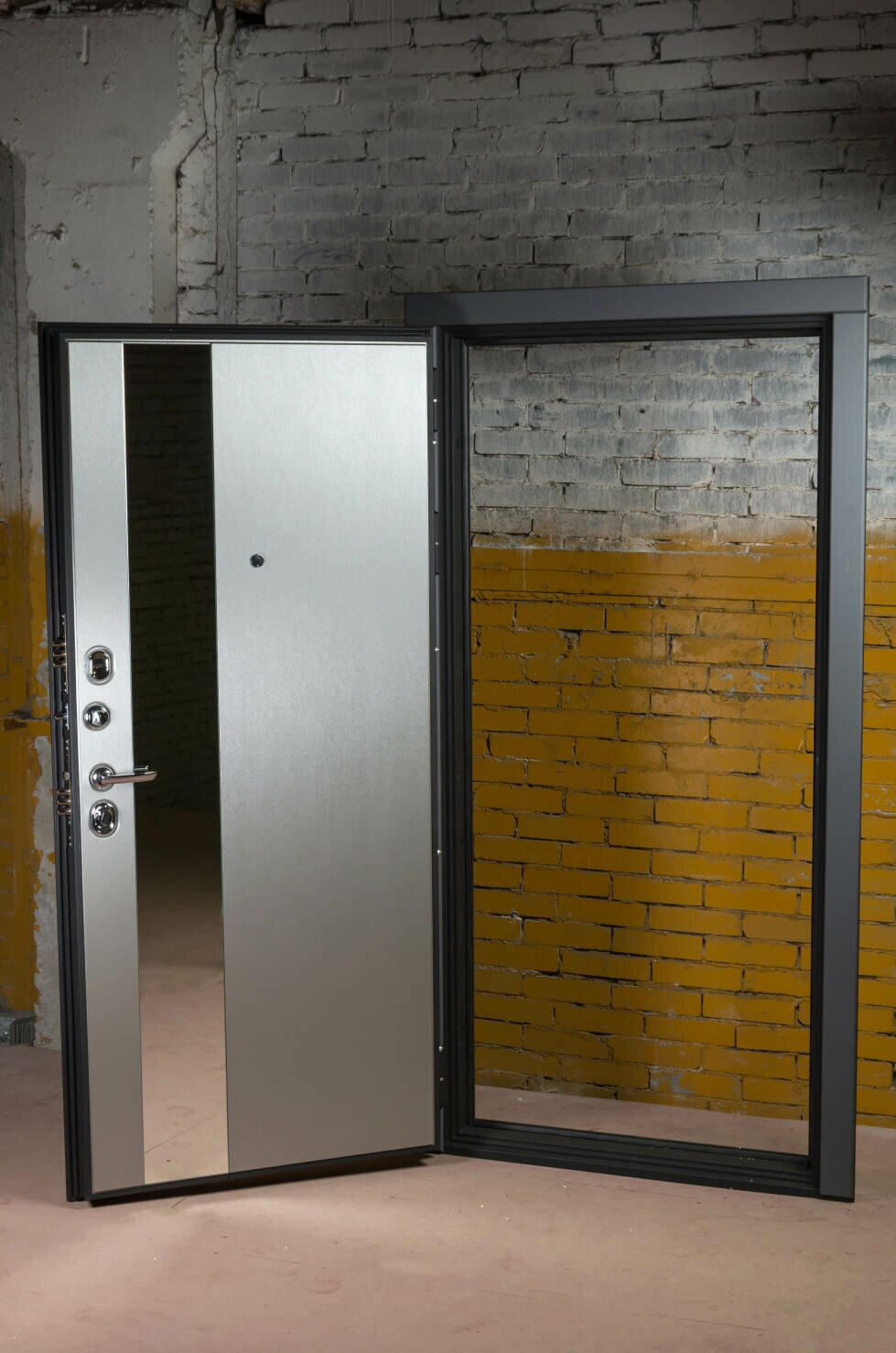 Металлическая дверь STR-17 окраска конструкции Черный муар