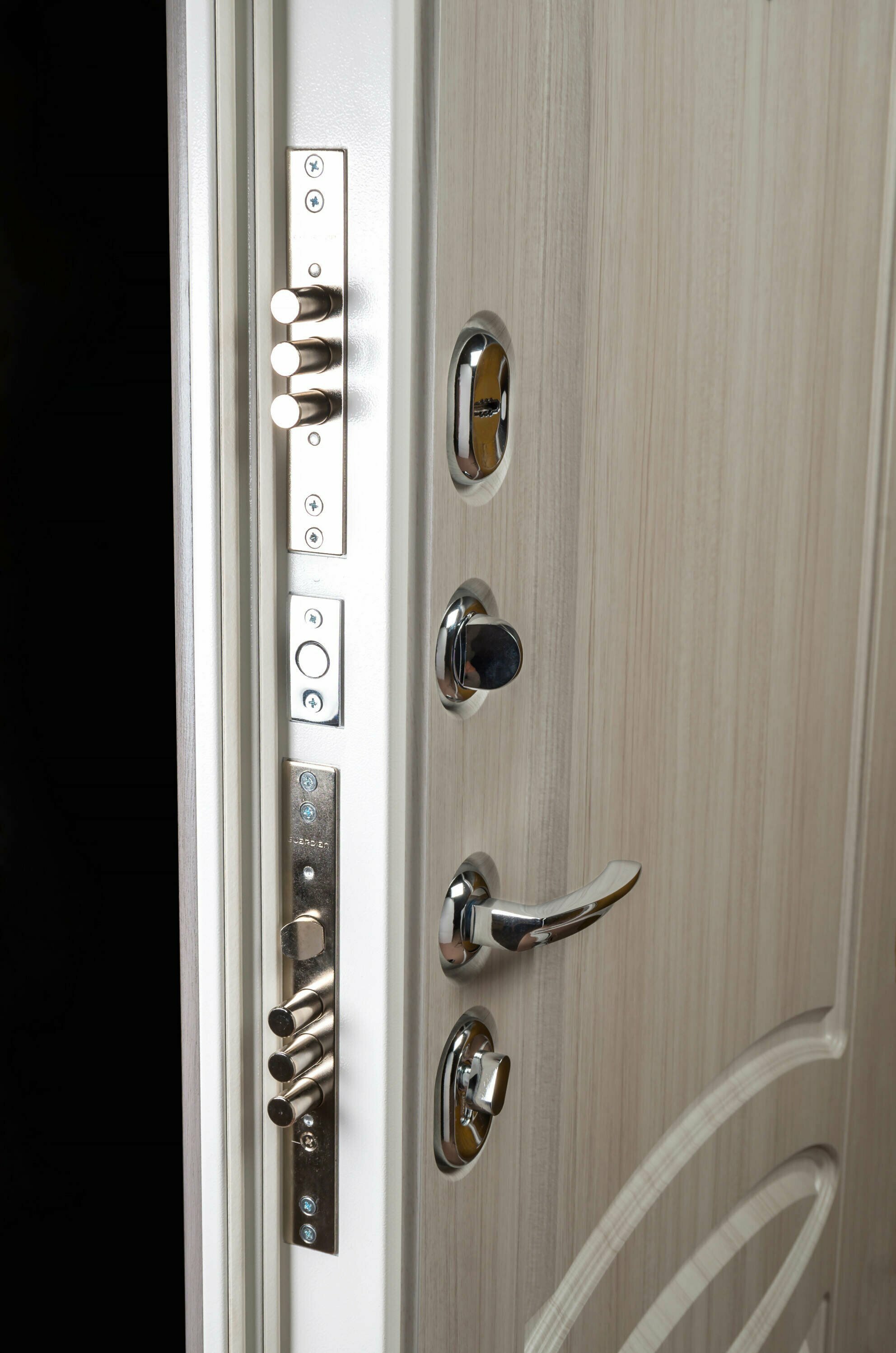 Металлическая дверь STR-6 окраска металлоконструкции белая шагрень